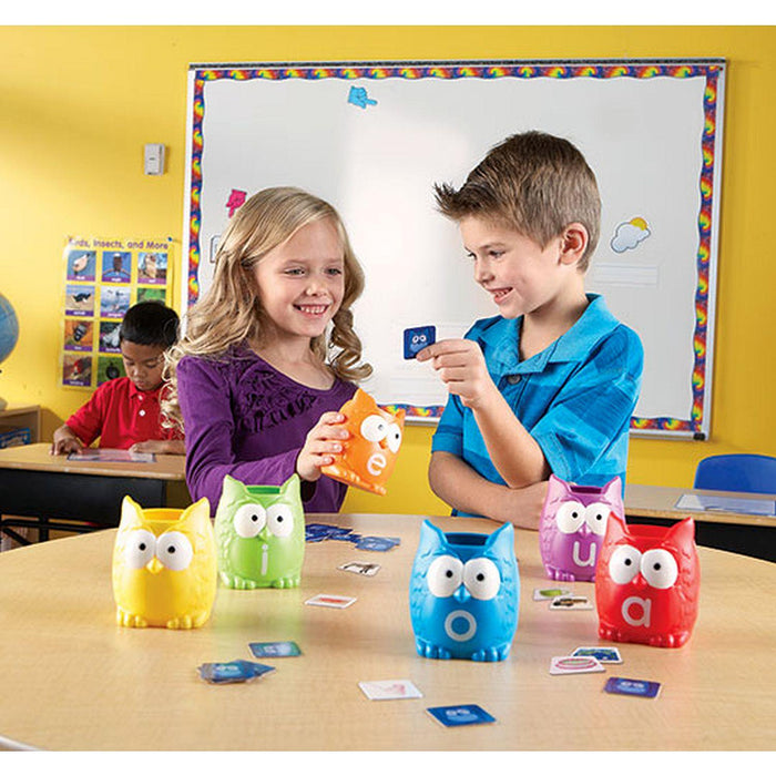 Learning Resources - Vowel Owls Sorting Set - Limolin 